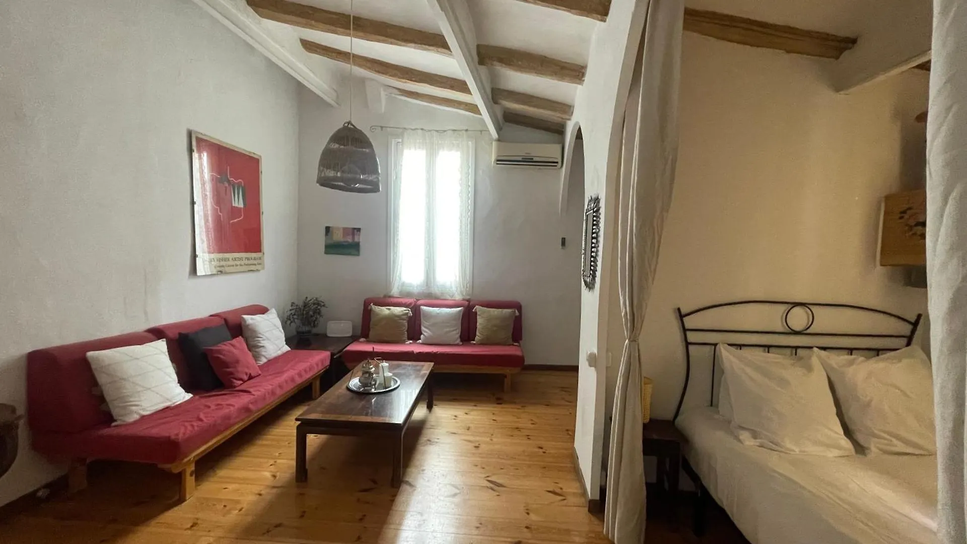 Original Duplex In The Center Of Barcelona Lägenhet