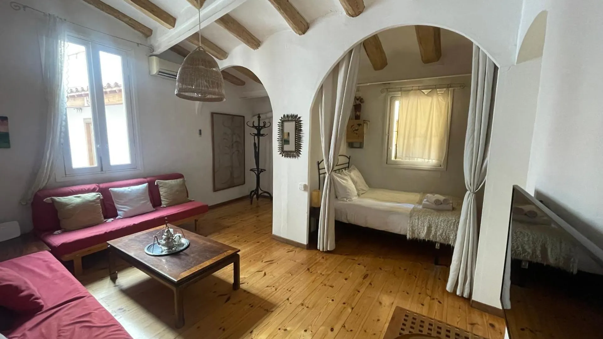 Original Duplex In The Center Of Barcelona Lägenhet